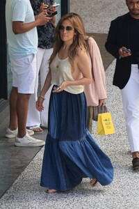 jennifer-lopez-out-at-century-city-mall-in-los-angeles-08-31-2024-6.jpg