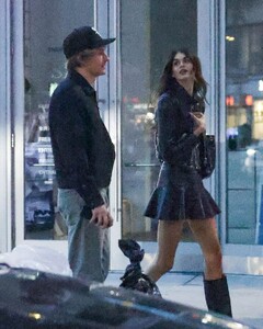kaia-geber-on-a-date-night-at-a-musical-show-in-new-york-09-30-2024-3.jpg