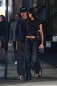 kaia-gerber-and-austin-butler-on-a-date-night-in-new-york-10-06-2024-3.jpg