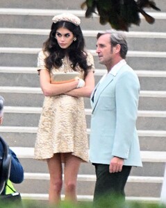 kaia-gerber-and-leslie-bibb-on-the-set-of-palm-royale-10-16-2024-1.jpg