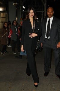 kaia-gerber-arrives-at-saturday-night-screening-at-crosby-hotel-in-new-york-10-08-2024-0.jpg