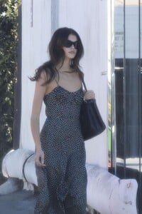 kaia-gerber-out-for-lunch-at-all-time-in-los-feliz-10-18-2024-0.jpg