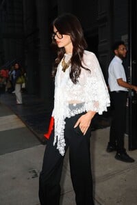 kaia-gerber-s-boho-meets-librarian-vibe-09-17-2024-0.jpg