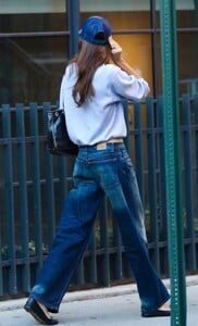 kaia-gerber-s-nyc-street-style-from-sidewalk-to-billboard-2.jpg