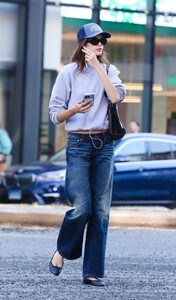 kaia-gerber-s-nyc-street-style-from-sidewalk-to-billboard-7.jpg