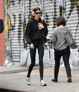 kaia-gerber-works-up-a-sweat-in-new-york-city-gym-09-30-2024-0.jpg