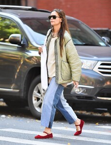 katie-holmes-out-and-about-in-new-york-10-09-2024-1.jpg