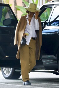 kelly-rowland-arrives-at-beverly-hills-hotel-03-24-2024-2.jpg