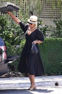 kelly-rowland-out-for-lunch-at-san-vicente-bungalows-in-west-hollywood-05-10-2024-4.thumb.jpg.38f7ecdb4d6686d7763245712f4903fa.jpg