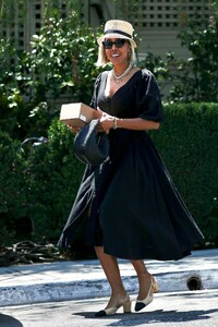 kelly-rowland-out-for-lunch-at-san-vicente-bungalows-in-west-hollywood-05-10-2024-6.thumb.jpg.2f7ce58bfc7adcd6715fe0cef2b59605.jpg