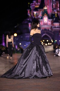 kylie-jenner-reigns-supreme-as-coperni-s-runway-queen-at-disneyland-paris-10-01-2024-2.jpg