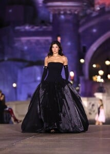 kylie-jenner-reigns-supreme-as-coperni-s-runway-queen-at-disneyland-paris-10-01-2024-6.jpg