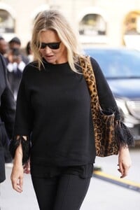 lila-and-kate-moss-make-a-stylish-entrance-to-paris-fashion-week-09-29-2024-6.jpg