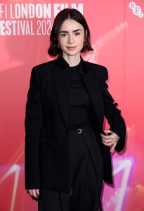 lilycollins_us_012~67.jpg