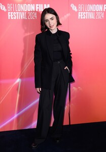 lilycollins_us_030~34.jpg