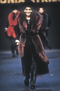 lozanof92rykiel-03.thumb.jpg.5a2bdbaecc19b38b318604ba0b1e868e.jpg