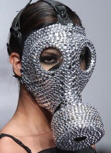 mask-chic-6.thumb.jpg.e35842f1169951a65ddc1d09ec9fee2f.jpg