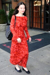 mikey-madison-takes-manhattan-with-effortless-bowery-hotel-glamour-10-15-2024-0.jpg