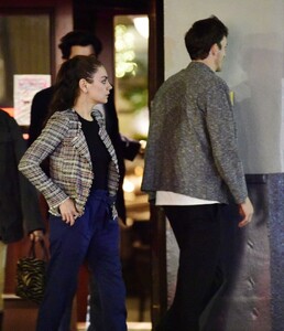 mila-kunis-and-ashton-kutcher-out-for-dinner-with-jordan-masterson-in-los-angeles-05-03-2024-2.jpg