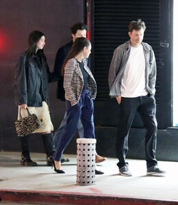 mila-kunis-and-ashton-kutcher-out-for-dinner-with-jordan-masterson-in-los-angeles-05-03-2024-6.jpg