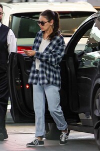 mila-kunis-arrives-at-soho-house-in-west-hollywood-03-16-2024-6.jpg