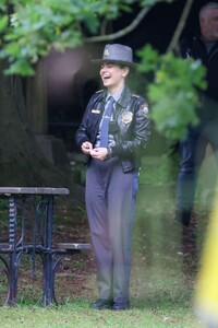 mila-kunis-at-a-police-officer-filming-knives-out-movie-in-epping-06-12-2024-5.jpg