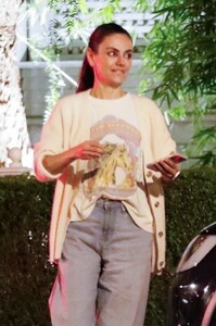 mila-kunis-leaves-san-vicente-bungalows-in-west-hollywood-05-22-2024-3.jpg