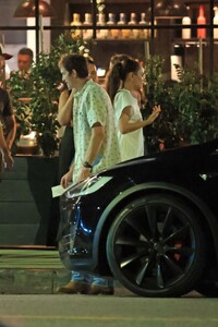 mila-kunis-night-out-with-friends-in-los-angeles-08-07-2024-5.jpg