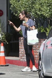mila-kunis-shopping-at-jayde-s-market-at-beverly-glen-mall-in-beverly-hills-09-11-2024-0.jpg