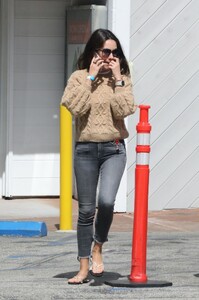mila-kunisout-and-about-in-bel-air-03-24-2024-1.jpg