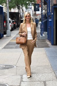 nicky-hilton-out-for-lunch-in-new-york-10-01-2024-1.jpg