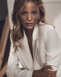 ninanolepa_bridal_design_274322775_1052244132022288_8708781968717868803_n.jpg