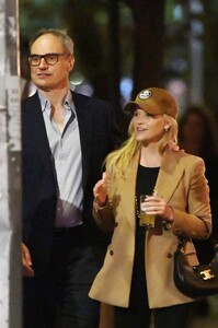 reese-witherspoon-on-a-date-with-oliver-haarmann-in-new-york-10-01-2024-6.jpg