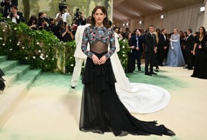 riley-keough-at-met-gala-2024-1.jpg