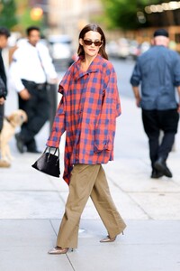 riley-keough-dazzles-in-oversized-plaid-shirt-on-the-view-in-new-york-09-10-2024-2.jpg