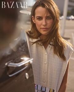 riley-keough-harper-s-bazaar-australia-november-2024-5.jpg