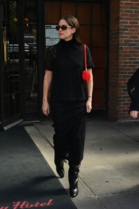 riley-keough-mesmerizes-in-black-lace-at-the-drew-barrymore-show-in-new-york-09-10-2024-0.thumb.jpg.a44e39185703569cb02b057ab5442ae4.jpg