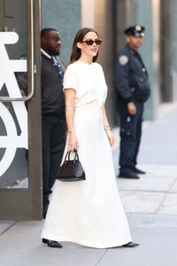 riley-keough-on-the-view-in-new-york-09-10-2024-0.jpg