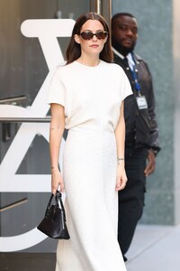 riley-keough-on-the-view-in-new-york-09-10-2024-3.jpg