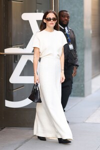riley-keough-on-the-view-in-new-york-09-10-2024-4.jpg