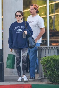 riley-keough-sports-a-graceland-sweatshirt-los-angeles-05-09-2024-4.thumb.jpg.7508af18619326dc337e38f5d2023ec2.jpg