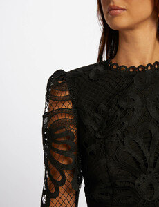 robe-courte-ajustee-dentelle-noir-femme-vue4-32536300998260100.jpg