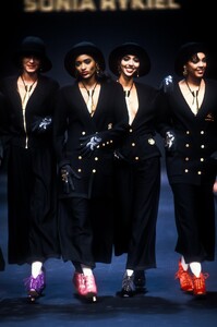 rws92rykiel-40.thumb.jpg.4422878171909c96cce708bdf8914357.jpg