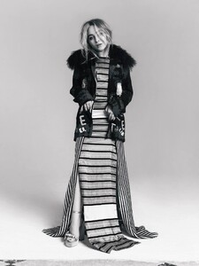 sabrinacarpenter-daily_281129.jpg
