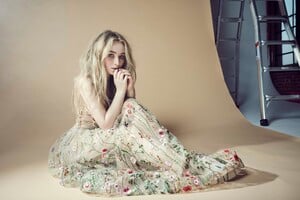 sabrinacarpenter-daily_281229.jpg