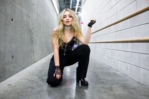 sabrinacarpenter-daily_28129.jpg