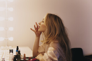 sabrinacarpenter-daily_281529.jpg