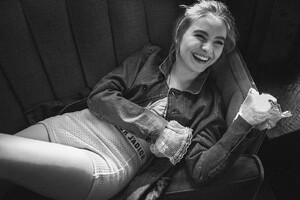 sabrinacarpenter-daily_28229.jpg