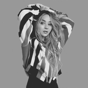 sabrinacarpenter-daily_28329.jpg
