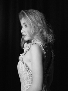 sabrinacarpenter-daily_28429.jpg